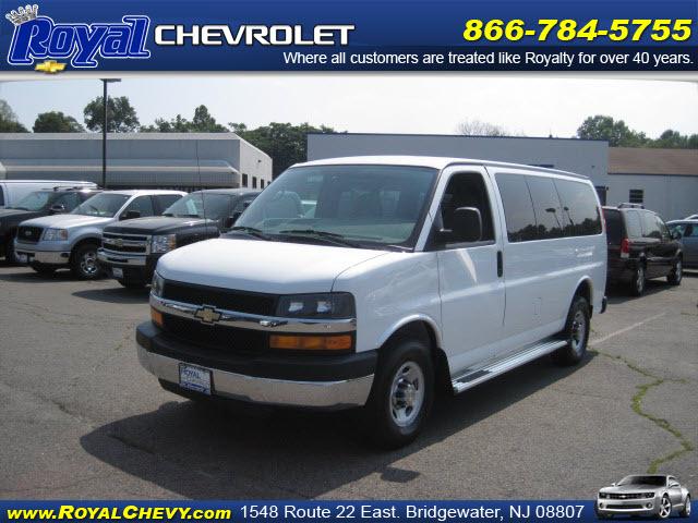 Chevrolet Express 1500 4D Sport Utility Passenger Van