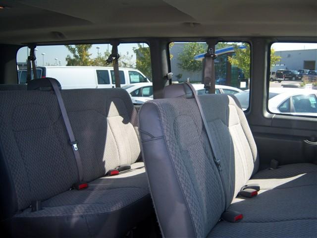 Chevrolet Express 2009 photo 2