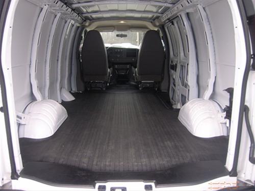 Chevrolet Express 2010 photo 2