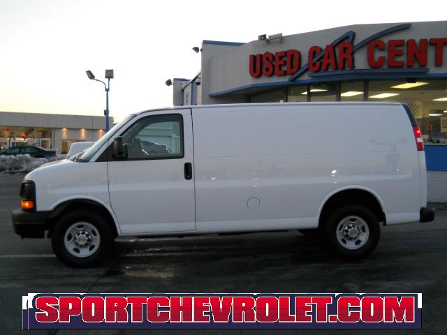 Chevrolet Express 2010 photo 2