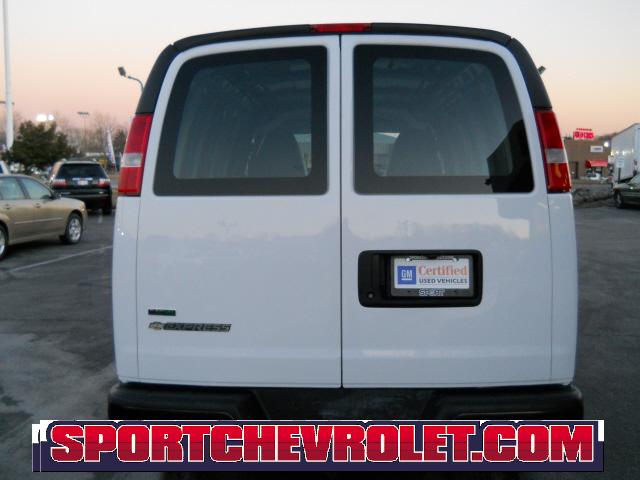 Chevrolet Express 2010 photo 3