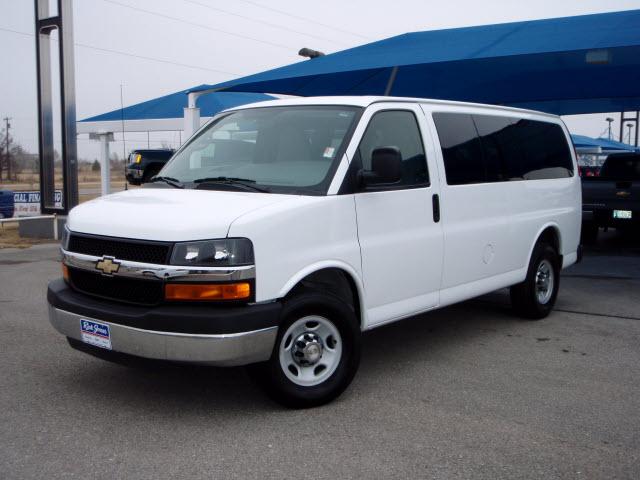 Chevrolet Express 2010 photo 2