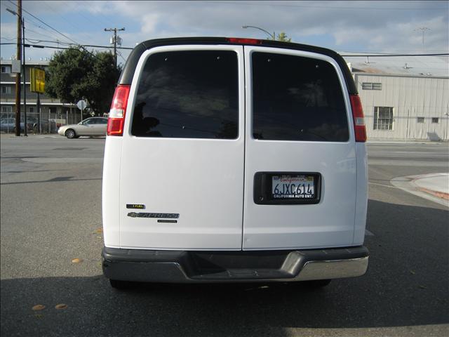 Chevrolet Express 2010 photo 2