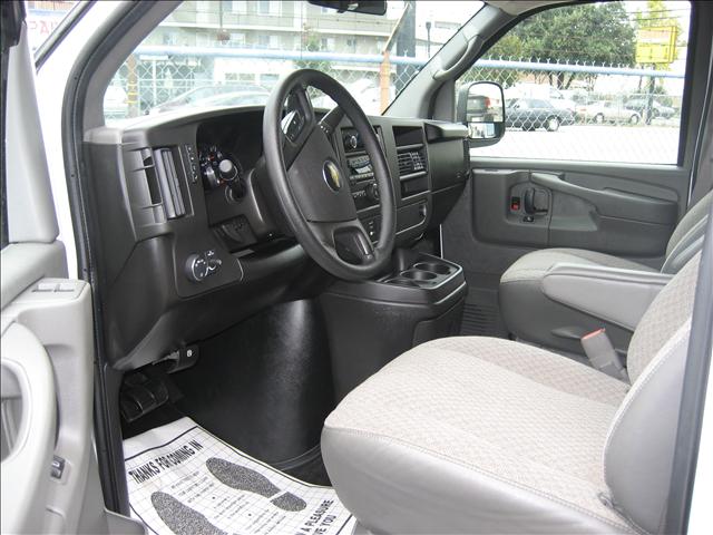 Chevrolet Express 2010 photo 3