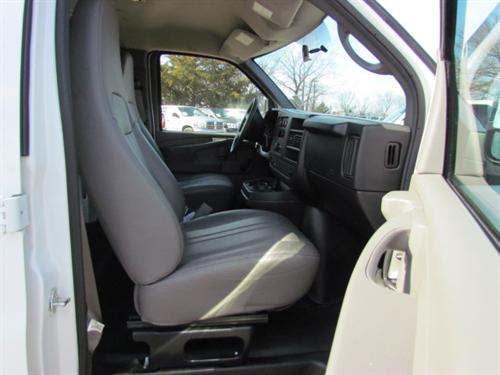 Chevrolet Express 2010 photo 2