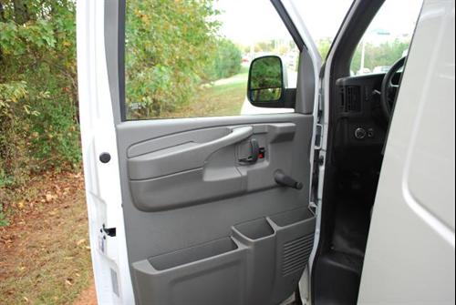 Chevrolet Express 2010 photo 2