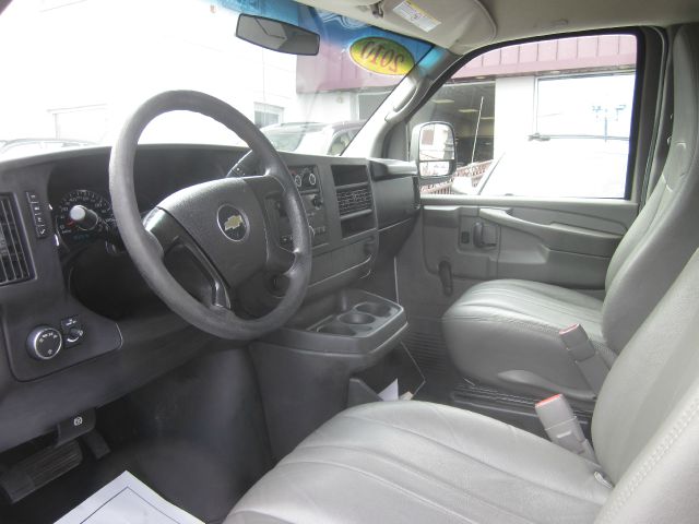 Chevrolet Express 2010 photo 1