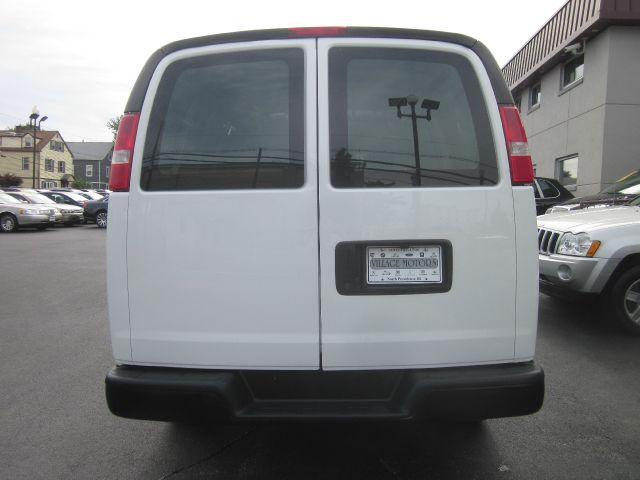 Chevrolet Express 2010 photo 3