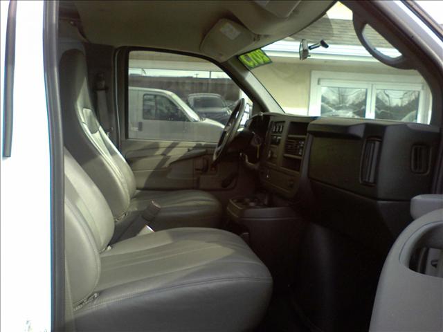 Chevrolet Express 2010 photo 3