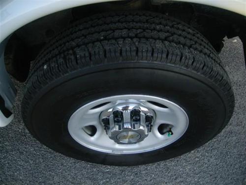 Chevrolet Express 2010 photo 2