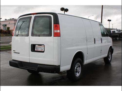Chevrolet Express 2010 photo 2