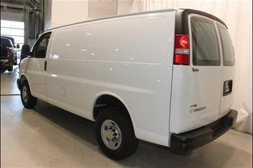 Chevrolet Express 2010 photo 2
