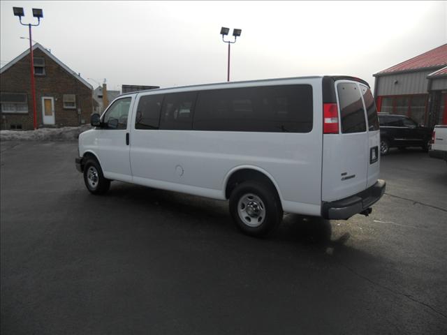 Chevrolet Express 2010 photo 2