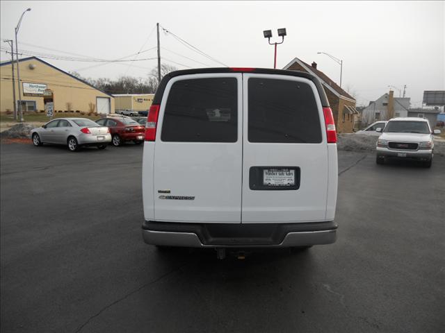 Chevrolet Express 2010 photo 3