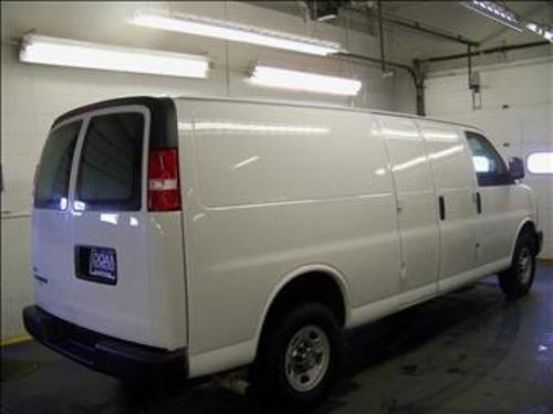 Chevrolet Express 2010 photo 3