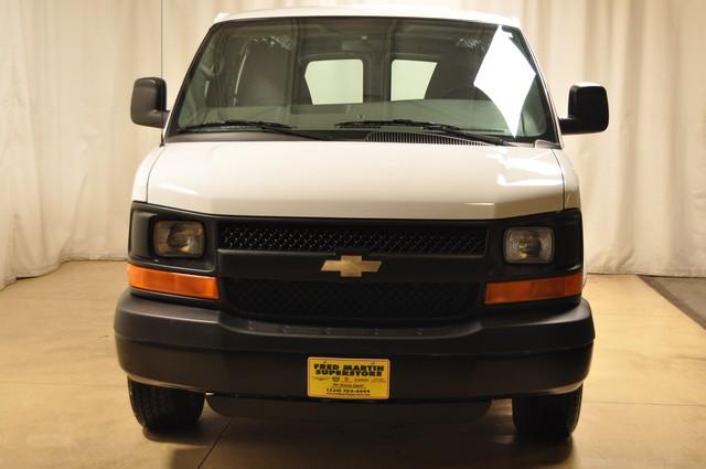 Chevrolet Express 2010 photo 2