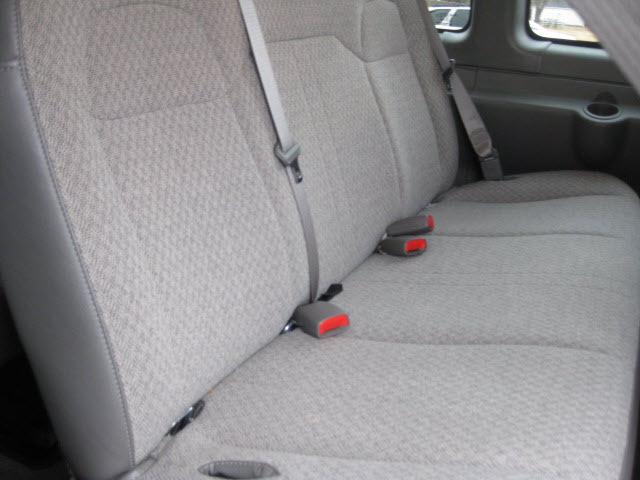 Chevrolet Express 2010 photo 2