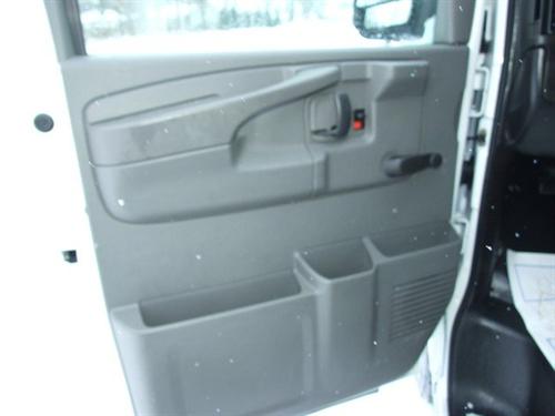 Chevrolet Express 2010 photo 2