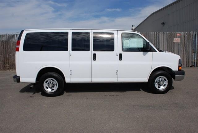 Chevrolet Express 2010 photo 2
