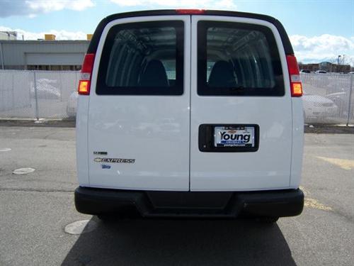 Chevrolet Express 2010 photo 3