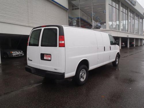 Chevrolet Express 2010 photo 2