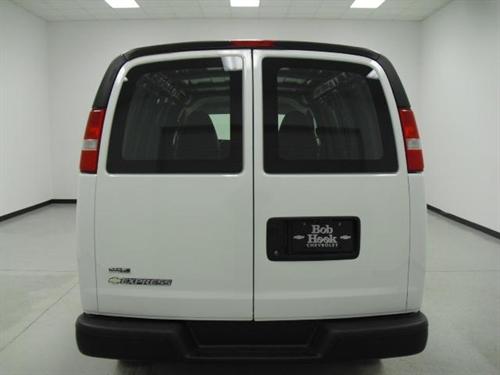 Chevrolet Express 2010 photo 2