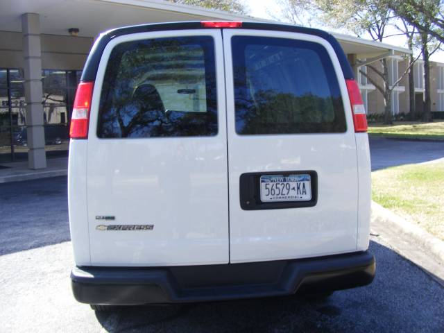 Chevrolet Express 2010 photo 2