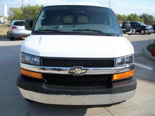 Chevrolet Express 2010 photo 1