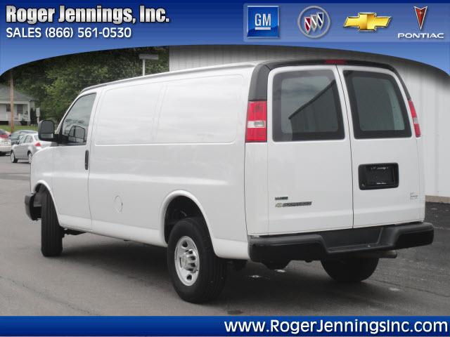Chevrolet Express 2010 photo 2