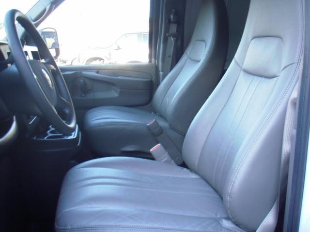 Chevrolet Express 2010 photo 1