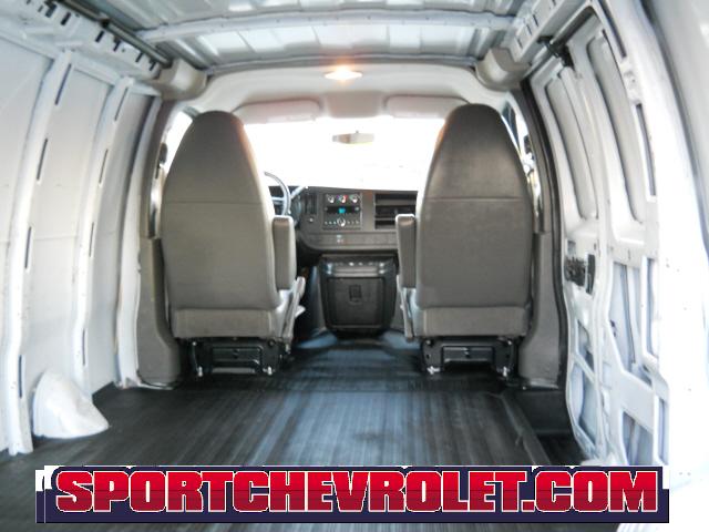 Chevrolet Express 2010 photo 2