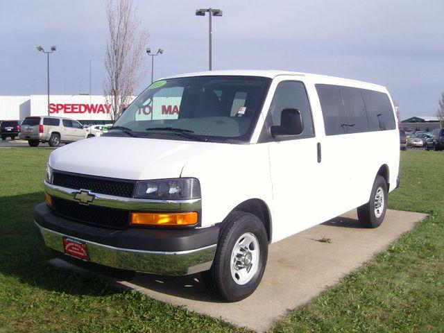Chevrolet Express 2010 photo 2