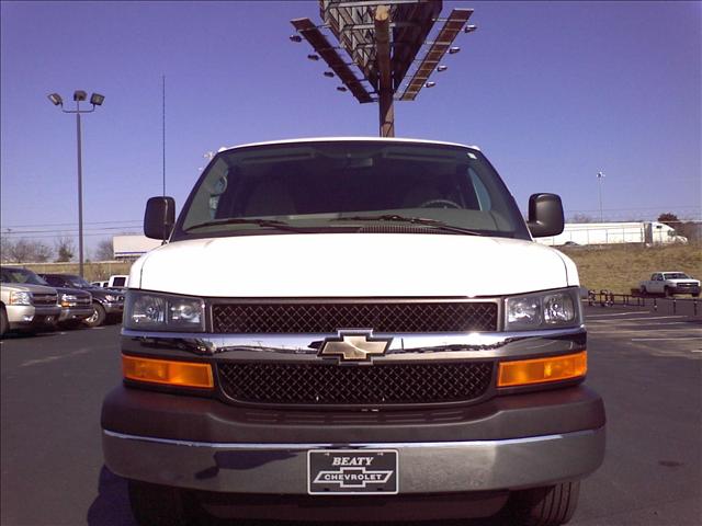 Chevrolet Express 2010 photo 1