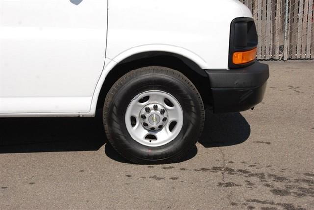 Chevrolet Express 2010 photo 1