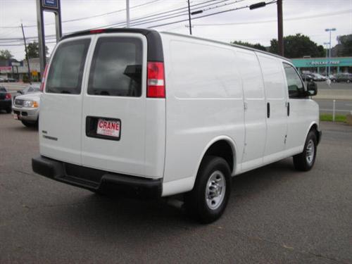Chevrolet Express 2010 photo 2