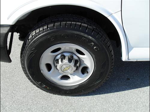 Chevrolet Express 2010 photo 2