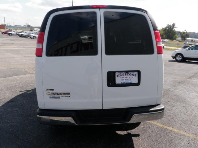 Chevrolet Express 2010 photo 2