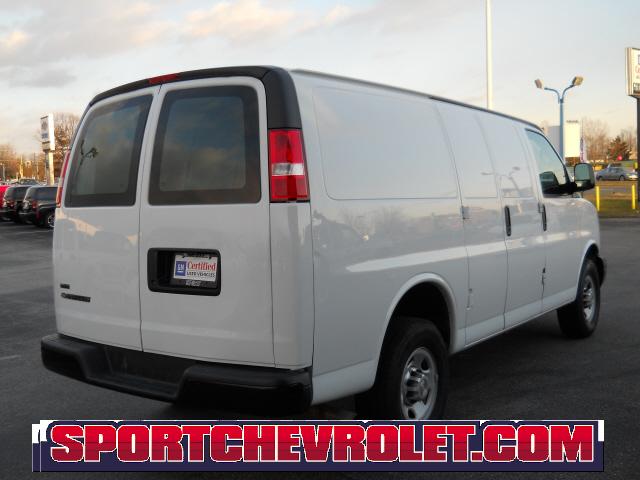 Chevrolet Express 2010 photo 2