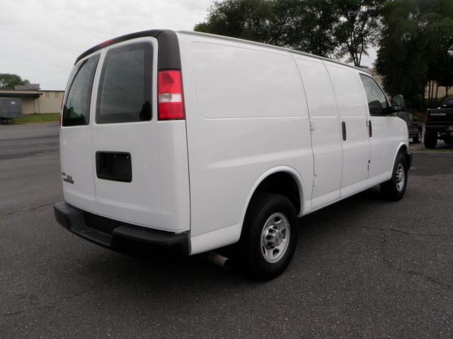 Chevrolet Express 2010 photo 2