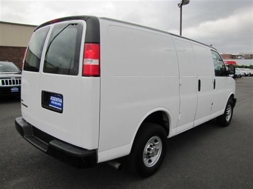 Chevrolet Express 2010 photo 2
