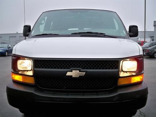 Chevrolet Express 2010 photo 2