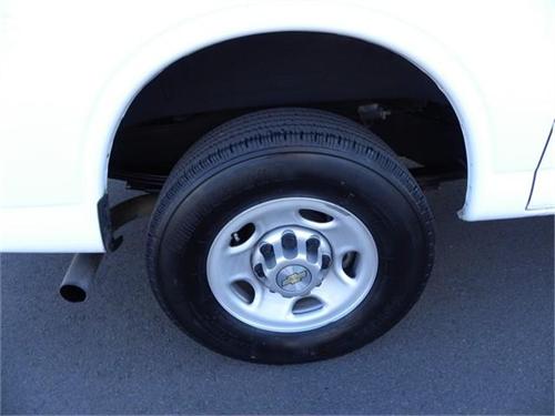 Chevrolet Express 2010 photo 2