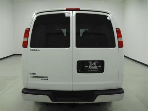Chevrolet Express 2010 photo 2