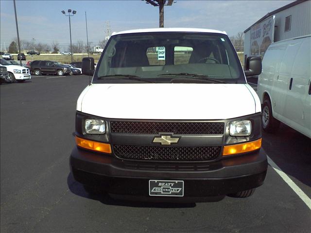 Chevrolet Express 2010 photo 1