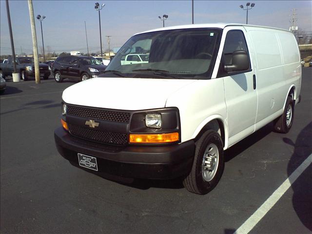Chevrolet Express 2010 photo 2