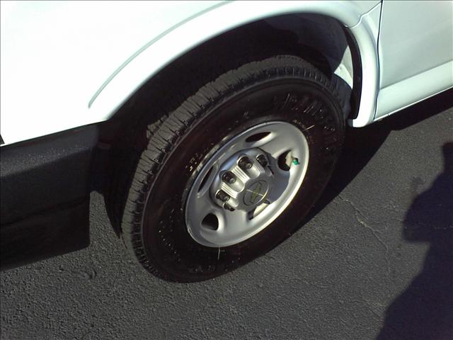 Chevrolet Express 2010 photo 3