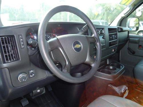 Chevrolet Express 2010 photo 2