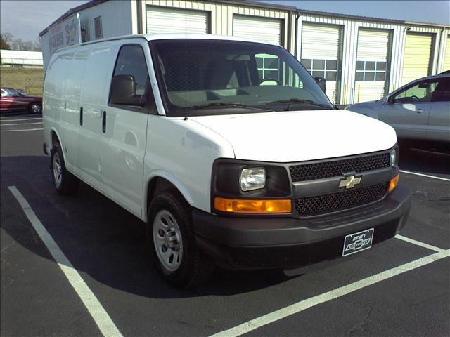 Chevrolet Express 2010 photo 2
