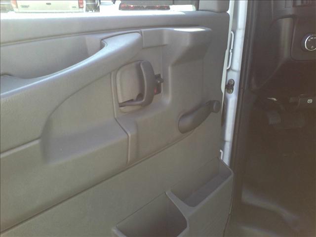 Chevrolet Express 2010 photo 3