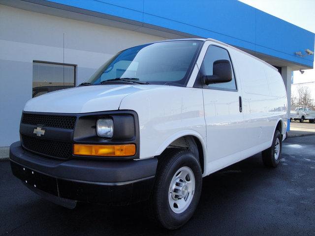 Chevrolet Express 2010 photo 2